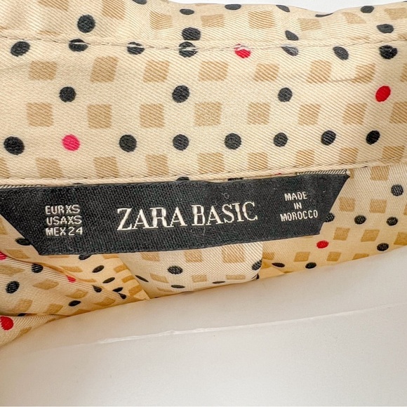 Zara Blouse with geometric shapes design - Picture 3 of 4